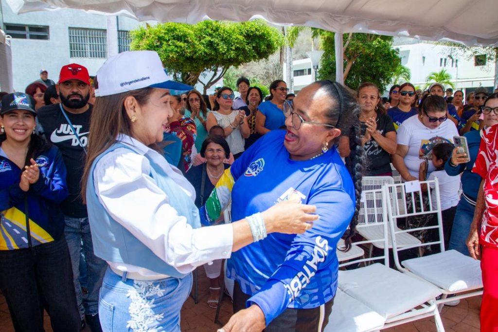 La actividad incluyó bailoterapia, danzas, música y premios, en medio de un ambiente alegre y entusiasta
