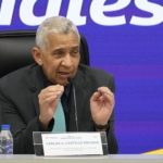 Ministro del Trabajo descarta sustitución permanente del salario formal por bonos