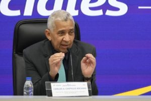 Ministro del Trabajo descarta sustitución permanente del salario formal por bonos