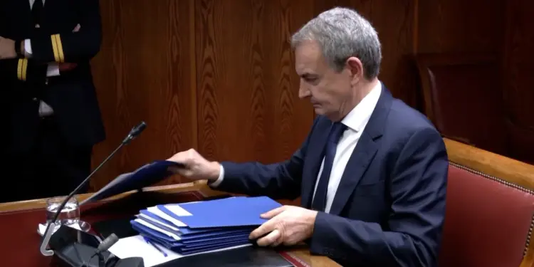 Amplían investigación contra Zapatero por delito fiscal y contrabando por las joyas halladas en su oficina