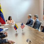 Funcionarios de la Casa Blanca se reúnen con el interinato para impulsar “recuperación económica”
