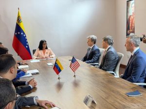 Funcionarios de la Casa Blanca se reúnen con el interinato para impulsar “recuperación económica”
