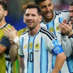 Leo Messi, autor de los dos goles con los que Argentina derrotó a Austria, con los que se ha convertido en el máximo artillero de la historia de la Copa del Mundo, aseguró que, aunque España es una de las favoritas, la Albiceleste también está bien y se enfrentarán cuando toque. «La selección española hace tiempo que viene demostrando que es una de las favoritas, tiene jugadores importantes, pero nos enfrentaremos cuando tengamos que enfrentarnos. La verdad es que nosotros también estamos bien. Competimos todos los partidos sea cual sea el rival, aunque España sea una de las favoritas», indicó en la zona mixta del estadio AT&T de Arlington, donde Argentina sumó su segunda victoria en el Mundial 2026.