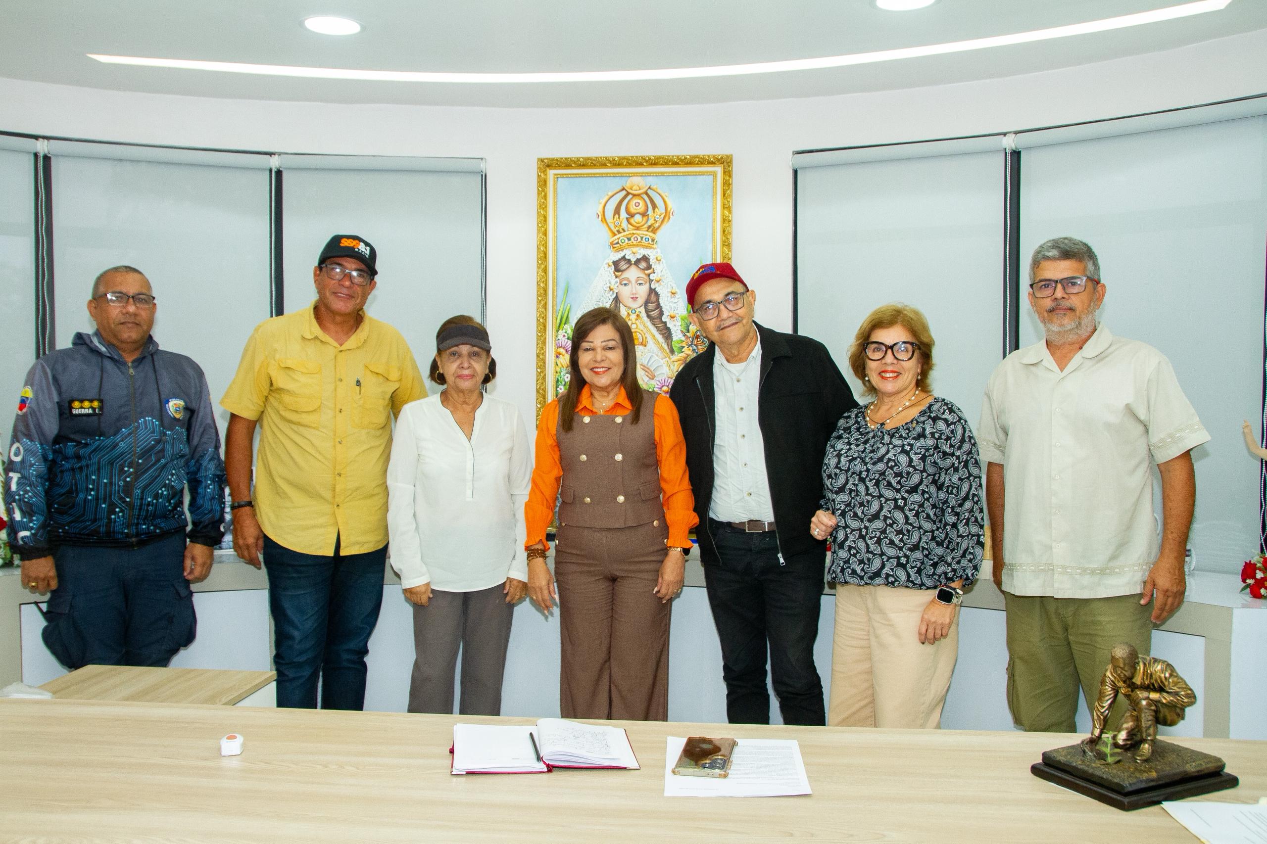 La Gobernadora Marisel Velásquez y dueños de medios de comunicación articulan soluciones ante la crisis eléctrica en Palma Real