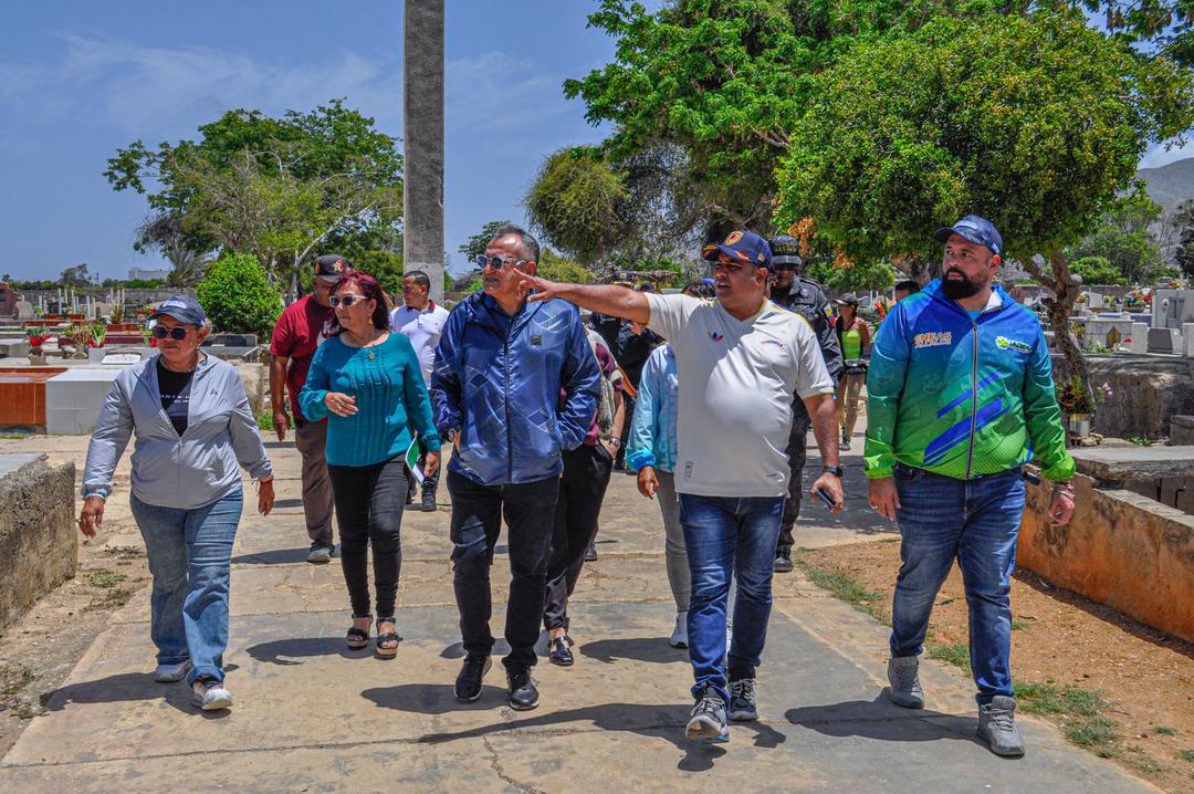 Alcalde Eneas González inspecciona cementerio de Porlamar y anuncia plan de recuperación integral