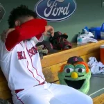 Receptor Willson Contreras rompe en llanto ante la crisis en Venezuela