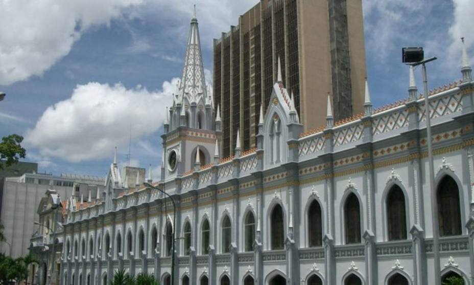 La Academia advierte: el rescate de la democracia ya no admite demora
