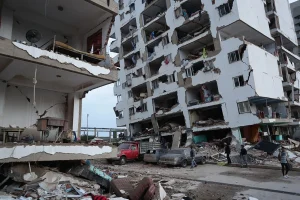 El mundo se vuelca sobre Venezuela con equipos de rescate y ayuda humanitaria