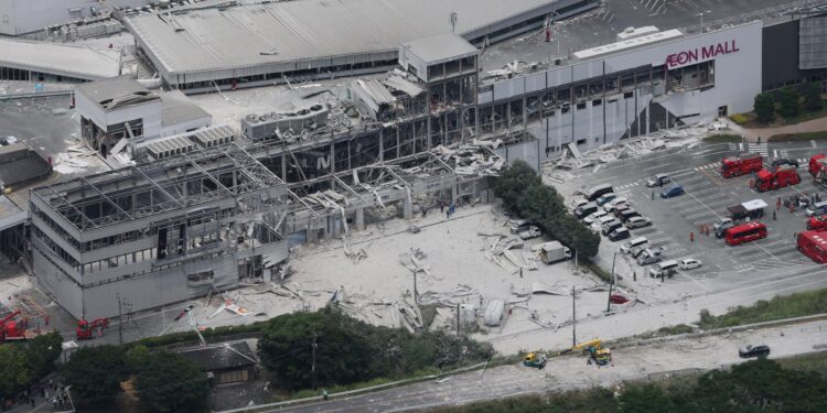 Sismo en Japón deja 34 muertos mientras el intenso calor frena los rescates