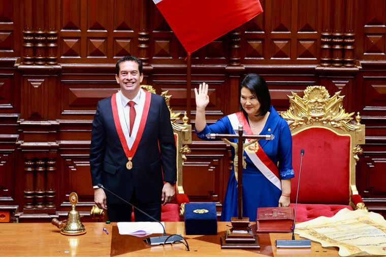 Keiko Fujimori juramenta como presidenta de Perú