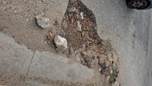 Las calles coloniales de La Asunción se debaten entre el abandono y los huecos