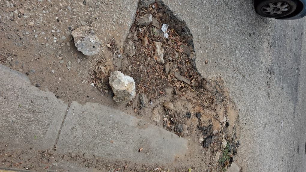 Las calles coloniales de La Asunción se debaten entre el abandono y los huecos