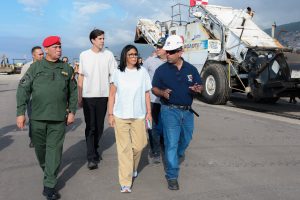 Presidenta (E) Delcy Rodríguez inspecciona pista del Aeropuerto Internacional “Simón Bolívar” de Maiquetía