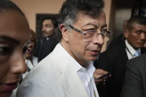 Petro acepta ser el jefe de la oposición de Colombia después de unas vacaciones
