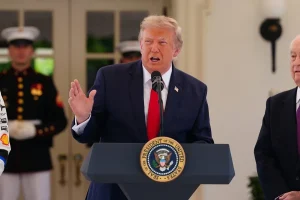 Trump dice que EE.UU. investiga si Irán tiene drones almacenados en Cuba