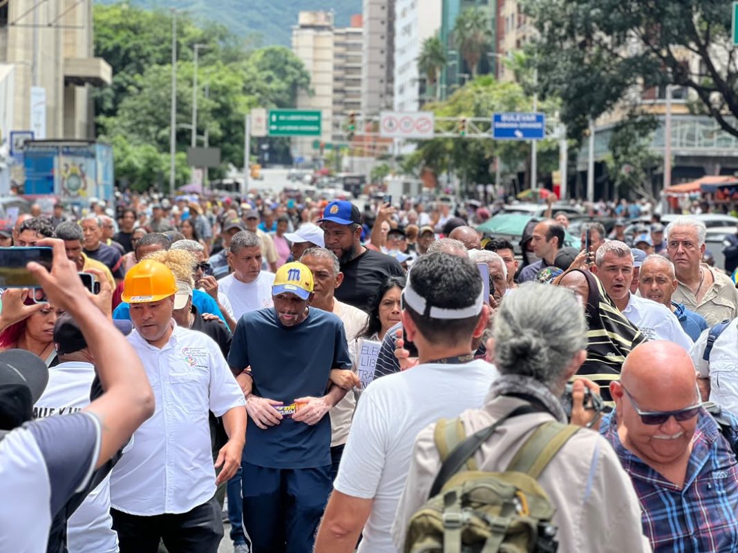 Sindicatos y ciudadanos toman las calles de Caracas contra la gestión oficial y en reclamo de elecciones
