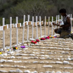 Más de 150 cuerpos sin identificar fueron enterrados en el cementerio La Esperanza de Catia La Mar tras los terremotos
