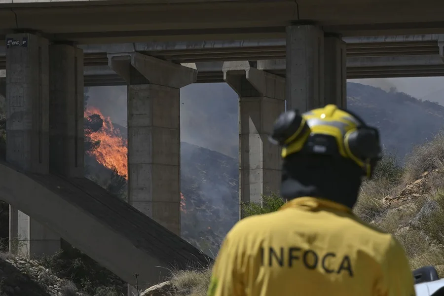 Incendio de Almería: 12 personas fallecidas y 24 no localizadas en una jornada de búsqueda y luto