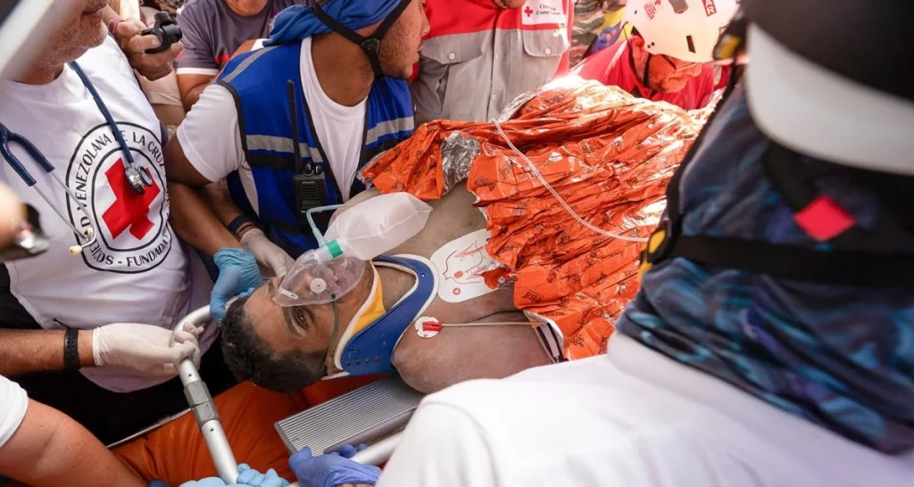 Así fue el milagroso rescate de Hernán Gil en La Guaira tras una semana entre los escombros
