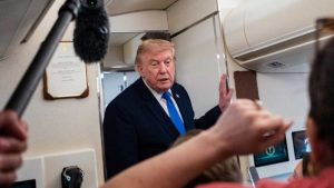 Trump afirma que conversaciones con Irán se reanudarán este lunes
